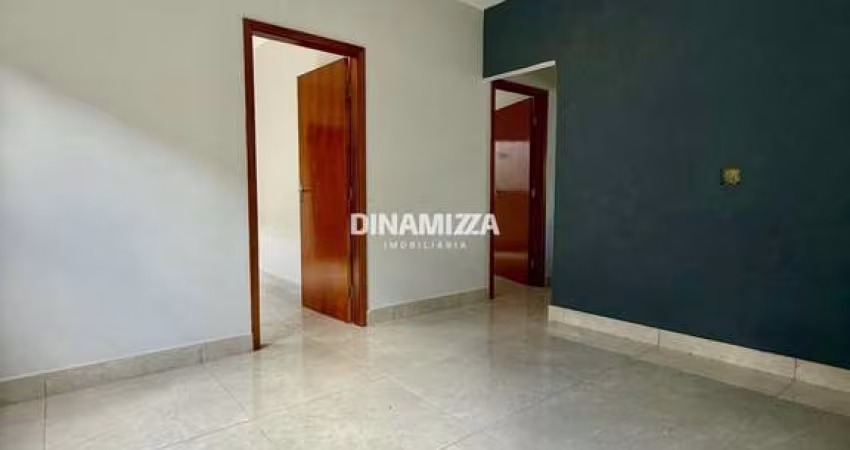Belíssima casa recém reformada a venda