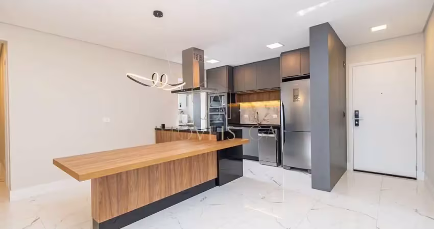 Apartamento de alto padrão seminovo e semimobiliado