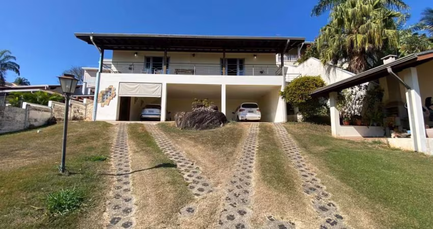 Excelente casa em condomínio para alugar em Sousas
