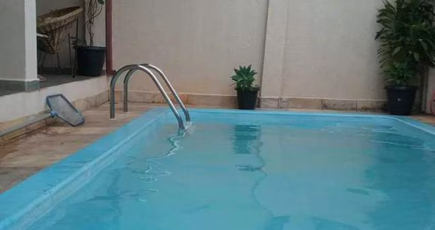 Ótima casa de rua à venda no Jardim Antonio Von Zuben com piscina