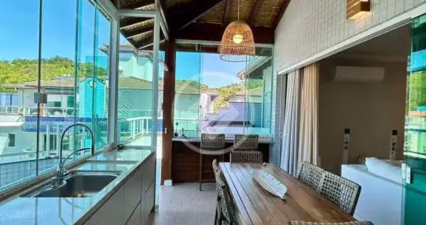 Cobertura duplex mobiliada com 3 suítes apenas 200 metros do mar na praia grande. codigo: 128581
