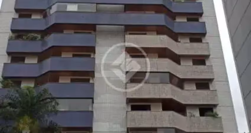 Apartamento no cambui, 2 por andar, com amplo living para 2 ambientes, sacada integrada, lavabo, 4 dormitórios, sendo 2 suítes, 1 com hidromassagem, armários, cozinha planejada recèm reformada, lavand