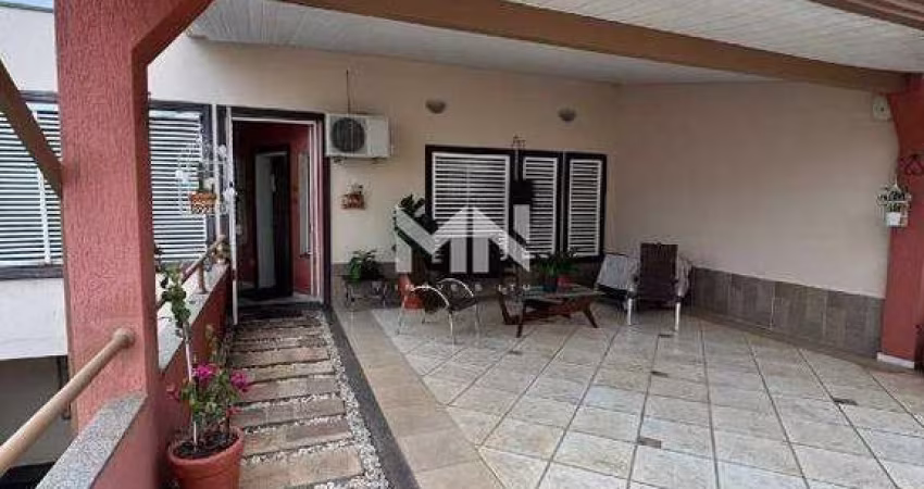 Casa à venda, 4 quartos, 2 suítes, 4 vagas, Centro - Salto/SP