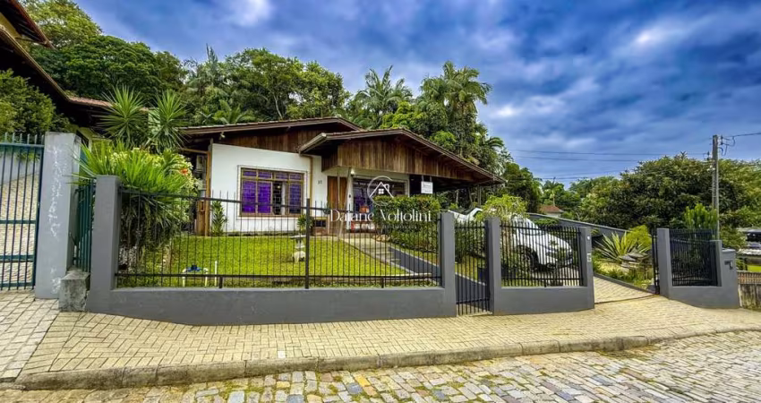 Casa para Venda em Blumenau, Escola Agrícola, 3 dormitórios, 2 suítes, 3 banheiros, 2 vagas