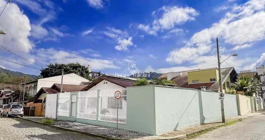 Casa para Venda em Blumenau, Garcia, 3 dormitórios, 1 suíte, 3 banheiros, 2 vagas
