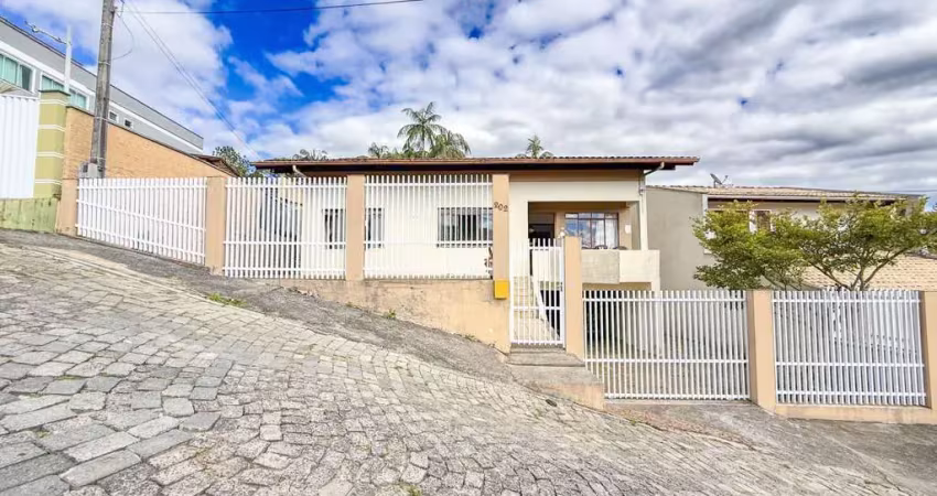 Casa para venda em blumenau, garcia, 3 dormitórios, 1 suíte, 3 banheiros, 2 vagas