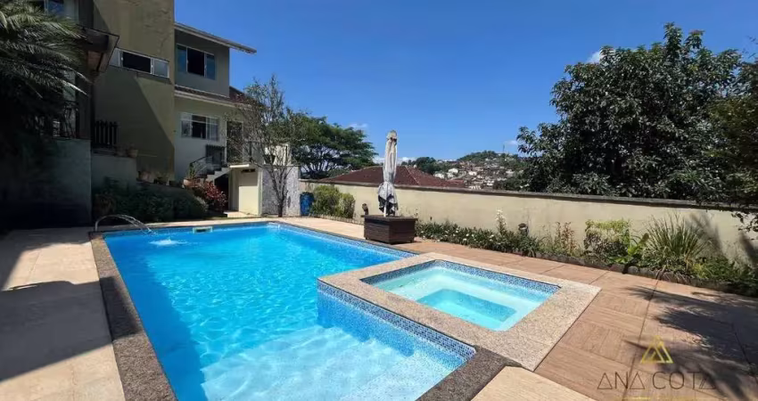 Casa com 3 dormitórios à venda, 250 m² por R$ 1.400.000,00 - Escola Agrícola - Blumenau/SC