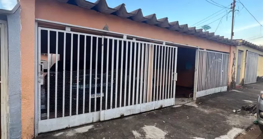 Casa de 3 quartos uma suíte no bairro feliz goiânia