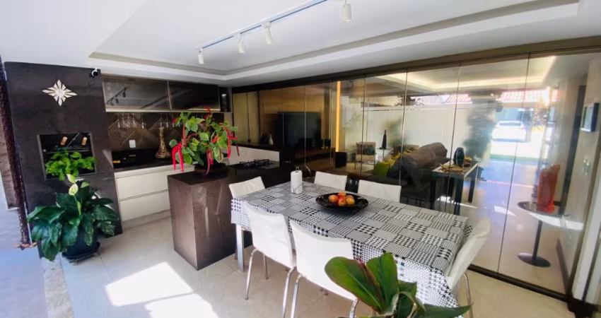 BELLÍSSIMA CASA 100% MOBILIADA COM ALTO PADRÃO