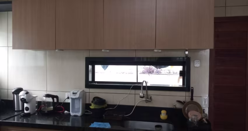 CASA COM PROJETADOS EM CONDOMÍNIO CLUBE