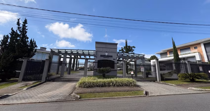Casa com 313 m2, terreno gramado com 699 m2, com projeto moderno, no condomínio giuseppe garibaldi em santa felicidade.
