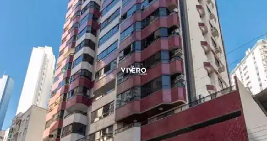 Amplo apartamento vista mar com 05 suítes em Balneário Camboriú