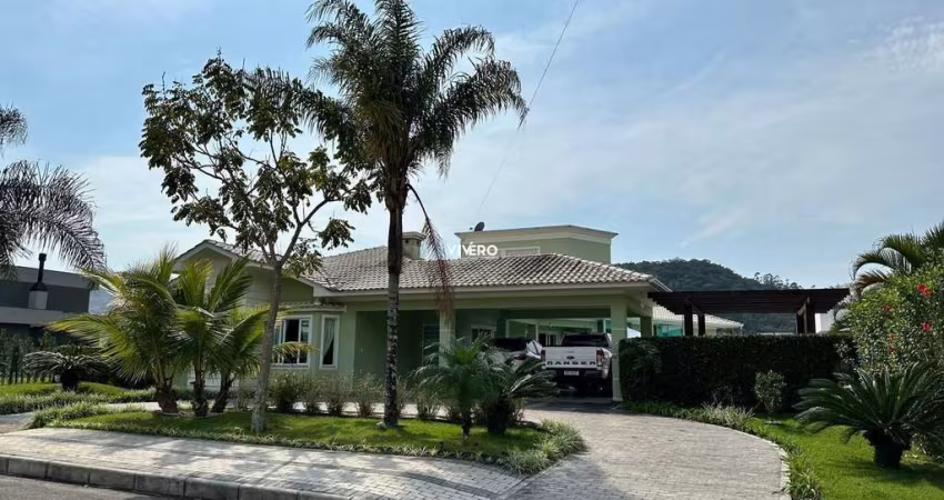 Casa em Condomínio fechado no Centro de Itapema