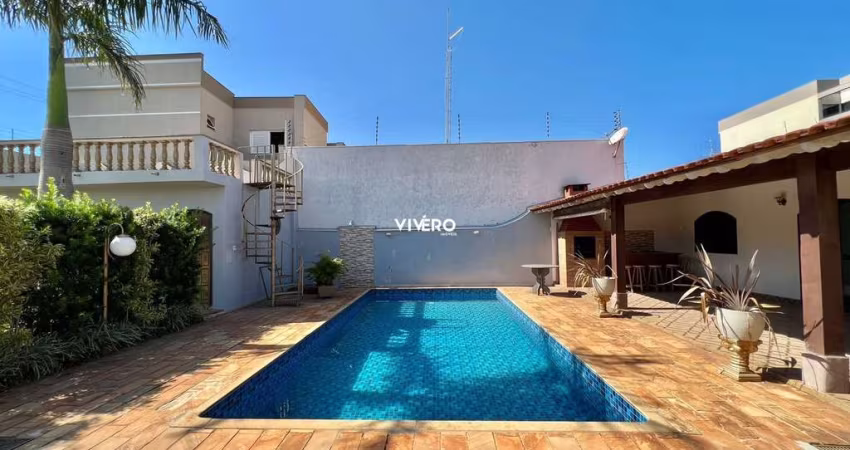 Excelente casa com piscina bem próximo ao Centro de Arapongas - Paraná