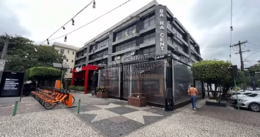 Jardim oceânico, av. olegário maciel, alugo loja comercial na barra da tijuca - rj com 3 salas, 1 banheiro e 47m² de área!