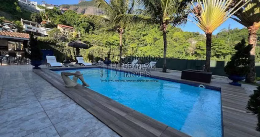 Jardim oceânico, vendo casa pé na areia, impecável na barra da tijuca c/ 3 quartos, 3 suítes, 5 salas, 4 banheiros, 6 vagas, 473m² - rio de janeiro-rj