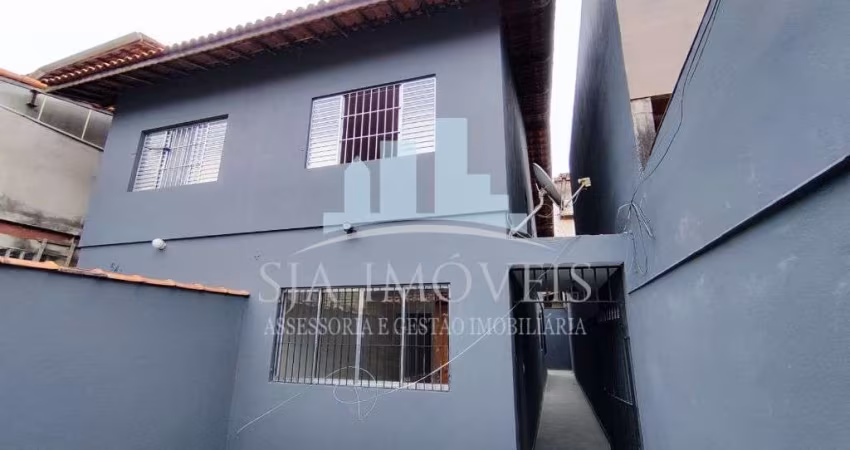 Sobrado disponível para venda no bairro do Jardim Peri,  2, suítes, 2 vagas de garagem e 246 m² de terreno.