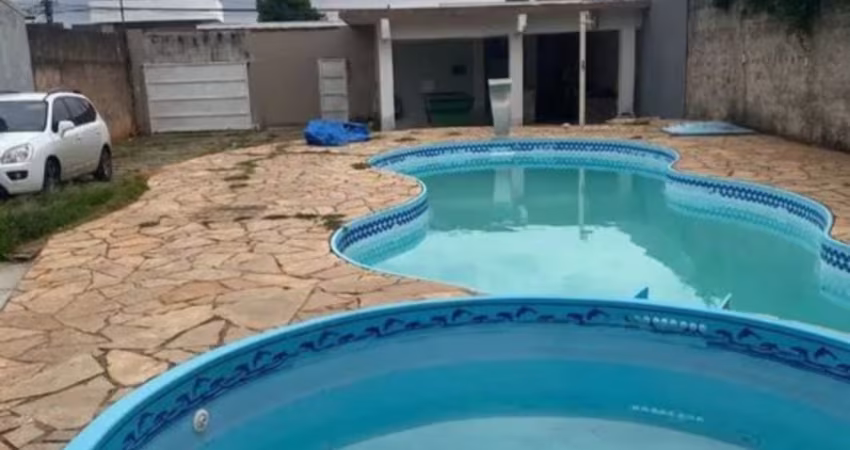A&M IMOVEIS VENDE EXELENTE CASA EM CONDOMINIO FECHADO COM LASER COMPLETO