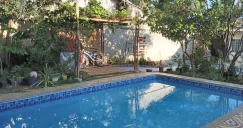 A&M IMOVEIS VENDE EXELENTE CASA EM CONDOMINIO REGULARIZADO E FECHADO