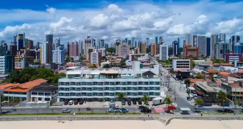 Flat a beira mar  completamente mobiliado para morar ou investir