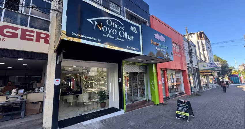 Excelente loja comercial no centro em frente a lagoa com potencial área de crescimento .