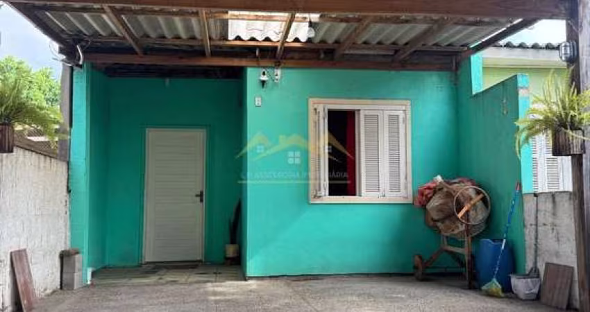 CASA COM PÁTIO NOS FUNDOS