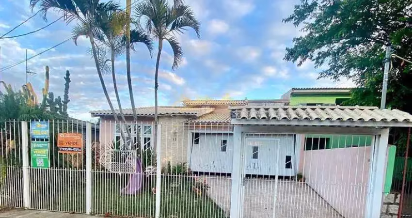 Casa grande de 3 dormitórios com amplo pátio a 500 metros do cesto atacadista