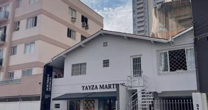 Casa à venda no bairro Centro - Balneário Camboriú/SC
