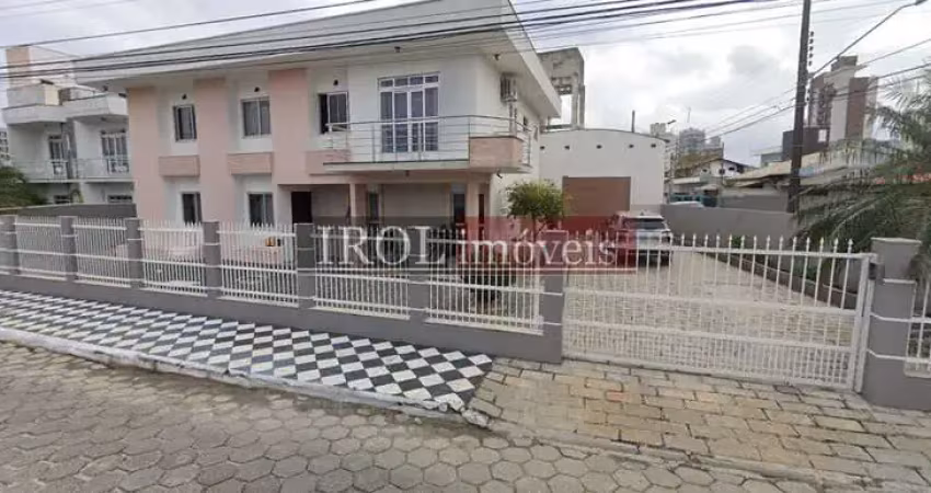 Casa com 5 quartos para alugar no São João, Itajaí 