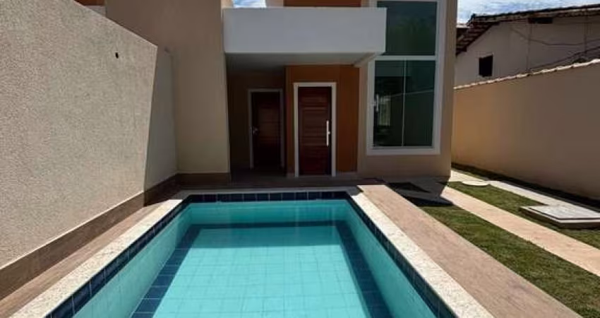 Casa à Venda em Village Rio das Ostras - 3 Dormitórios, Piscina e Varanda Gourmet por R$ 530.000