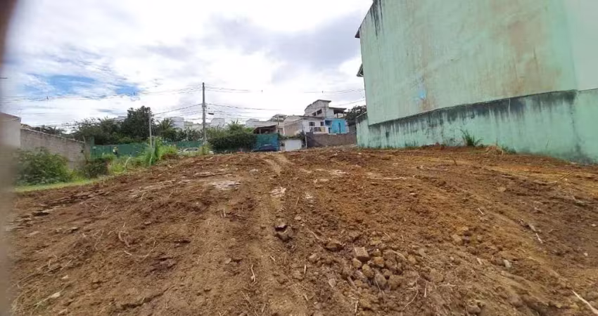 Atlântica imóveis tem excelente terreno à venda no novo horizonte, macaé/rj por r$ 350.000,00.