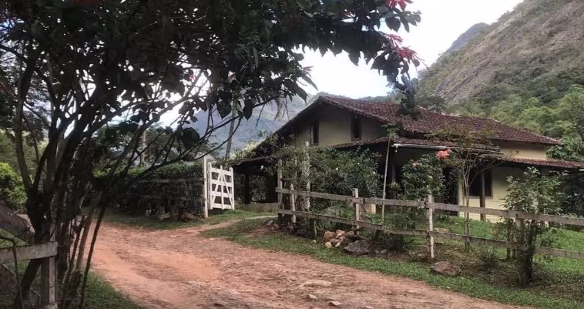 Sítio com 9 dormitórios à venda, 229 m² por R$ 1.500.000,00 - Amorosa - Conceição de Macabu/RJ