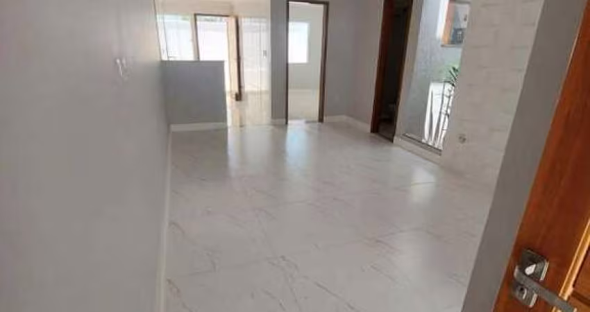 Casa linear com 02 quartos no Jardim Vitoria