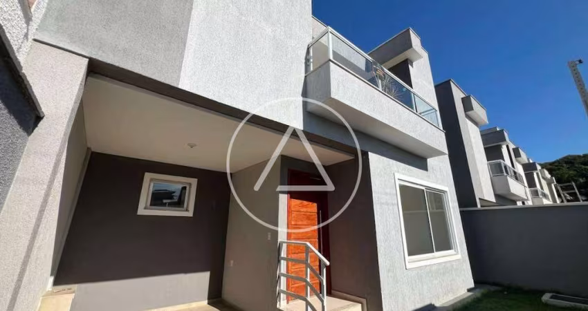 Casa à Venda em Costa Azul - R$ 780.000 | Próxima a Comércios e Conveniências