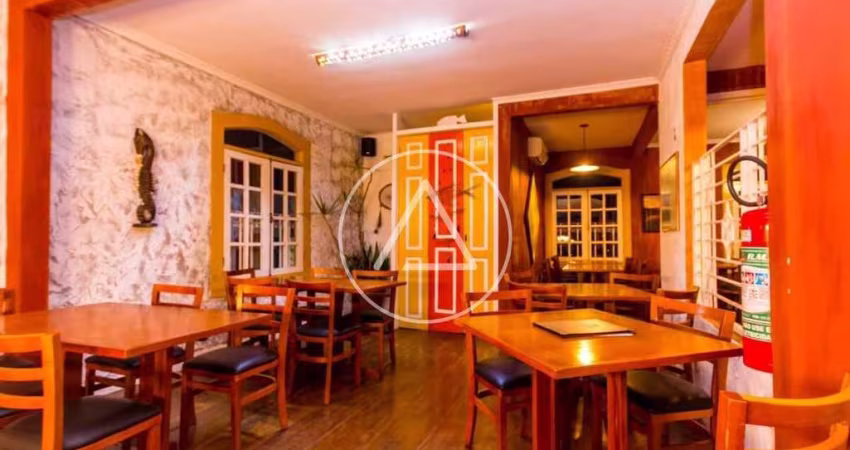 Oportunidade Imperdível em Macaé! Casa Comercial ou Residencial à Venda - R$ 1.100.000 - Glória, Macaé