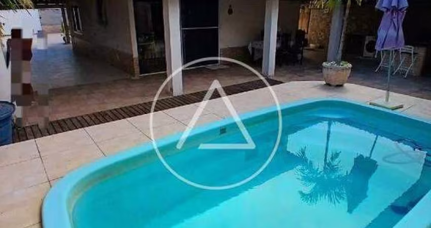 Casa 03 quartos com piscina e área gourmet no Ouro Verde
