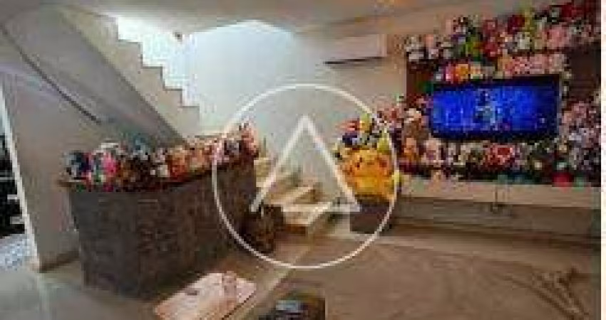 Excelente casa duplex em condominio fechado no bairro da Glória em Macaé