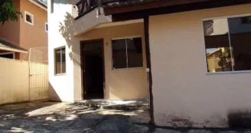 Excelente casa duplex com 04 quartos em condomínio fechado na Gloria