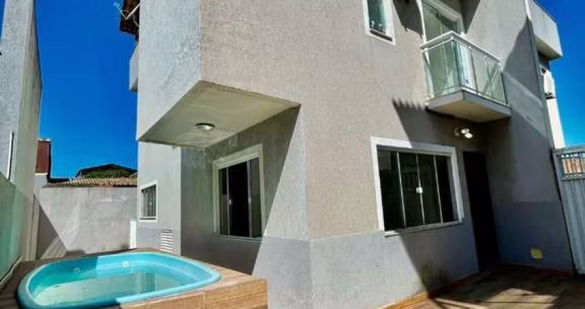 Casa com 2 dormitórios, 120 m² - para venda R$ 430.000,00/mês - Village Rio das Ostras - Rio das Ostras/RJ