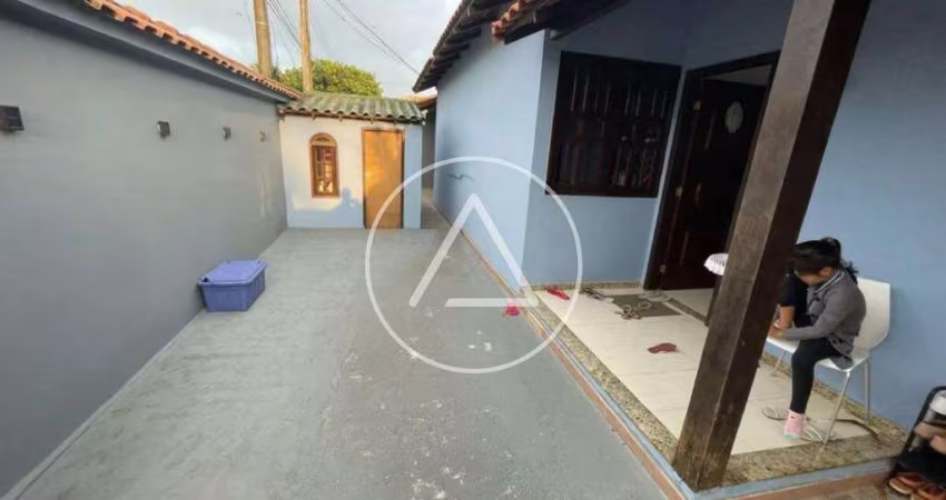 Atlântica Imóveis tem excelente casa para locação em condomínio fechado no São Marcos em Macaé R$2.700,00