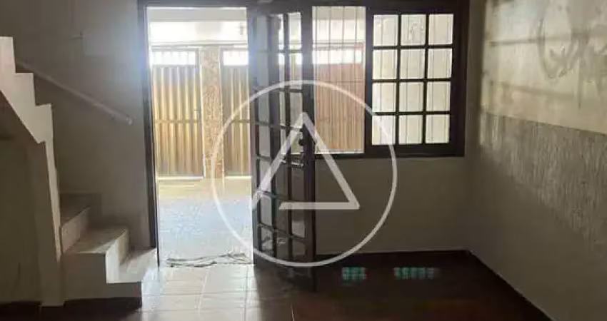 Atlântica imóveis tem excelente casa à venda no parque aeroporto, macaé/rj por r$ 350.000,00.