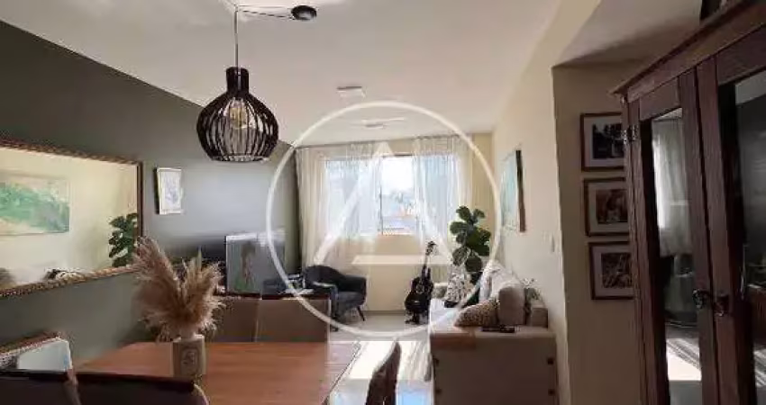 Atlântica imóveis tem excelente apartamento com 2 quartos sendo 2 suítes para locação por r$2.000,00