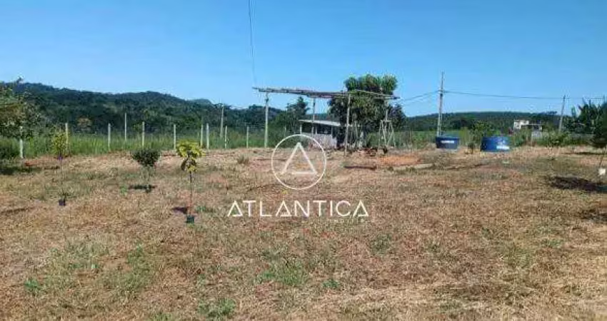 Atlântica imóveis tem excelente e lindo sítio em cantagalo, todo cercado por $150.000,00.