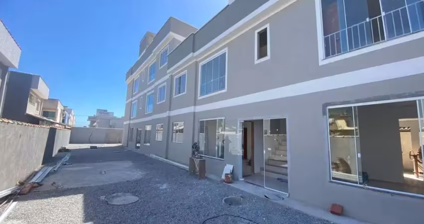Atlântica imóveis tem excelente cobertura com 2 dormitórios para alugar, 55 m² por r$ 1.600,00/mês - enseada das gaivotas - rio das ostras/rj