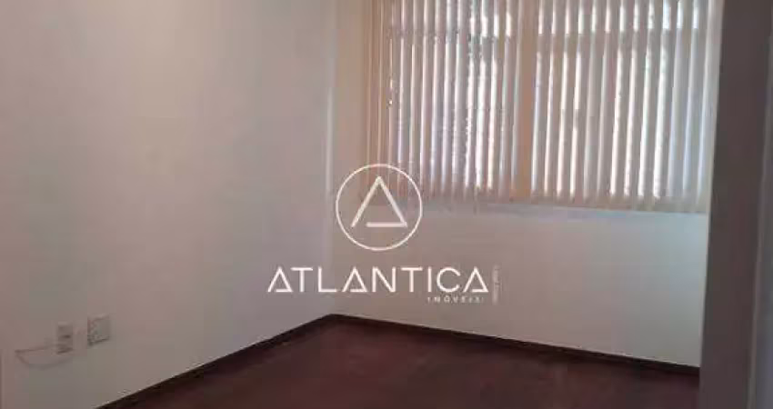 Atlântica imóveis tem excelente apartamento para locação no centro, macaé/rj por $ 2.000,00.