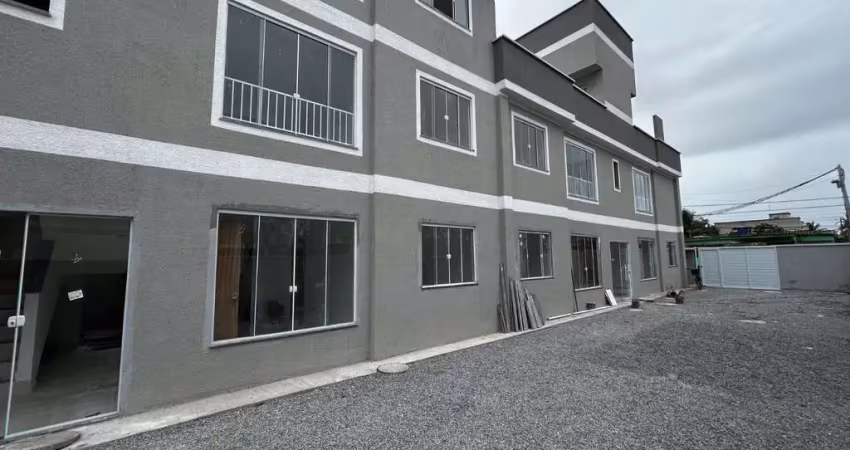 Apartamento com 2 dormitórios para alugar, 55 m² por r$ 1.200,00/mês - enseada das gaivotas - rio das ostras/rj