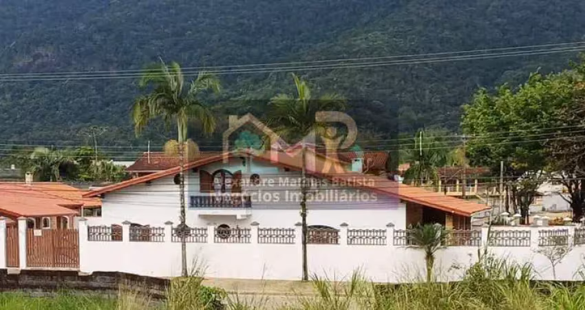 Imóvel com 2 casas para morar ou alugar, em rua iluminada e pavimentada
