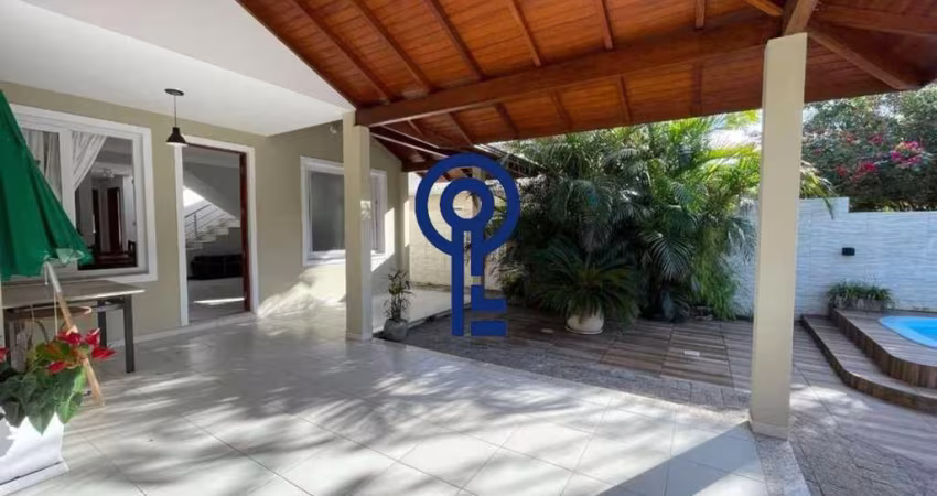 Casa com 3 quartos para alugar na Rua Durval Pires da Cunha, 63, Sambaqui, Florianópolis