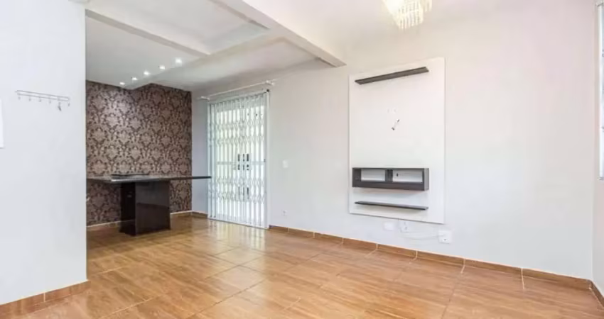 Sobrado triplex com 3 dormitórios, 1 suíte, 105,81 m², aluguel de r$ 2.900 + taxas - uberaba, curitiba (pr)