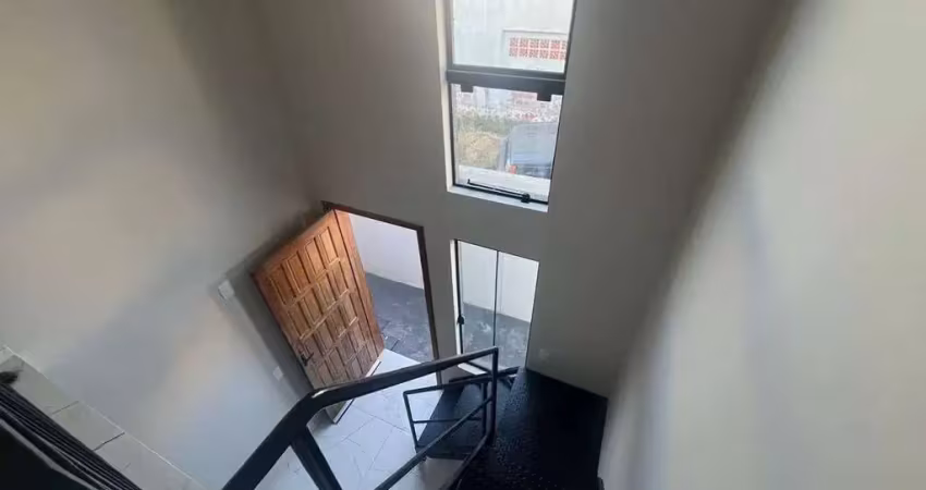 Kitnet duplex com 1 dormitório, 18,36 m², aluguel de r$ 1.090 + taxas - cidade industrial, curitiba (pr)